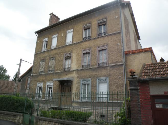  vieil immeuble, 10300